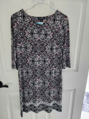 Roz & Ali Black, White & Pink 3/4 Sleeve Patterned Dress